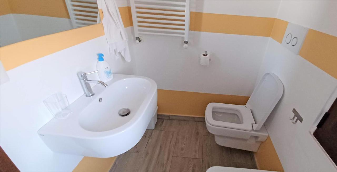 דירות לצ'ה Casa Di Marco מראה חיצוני תמונה